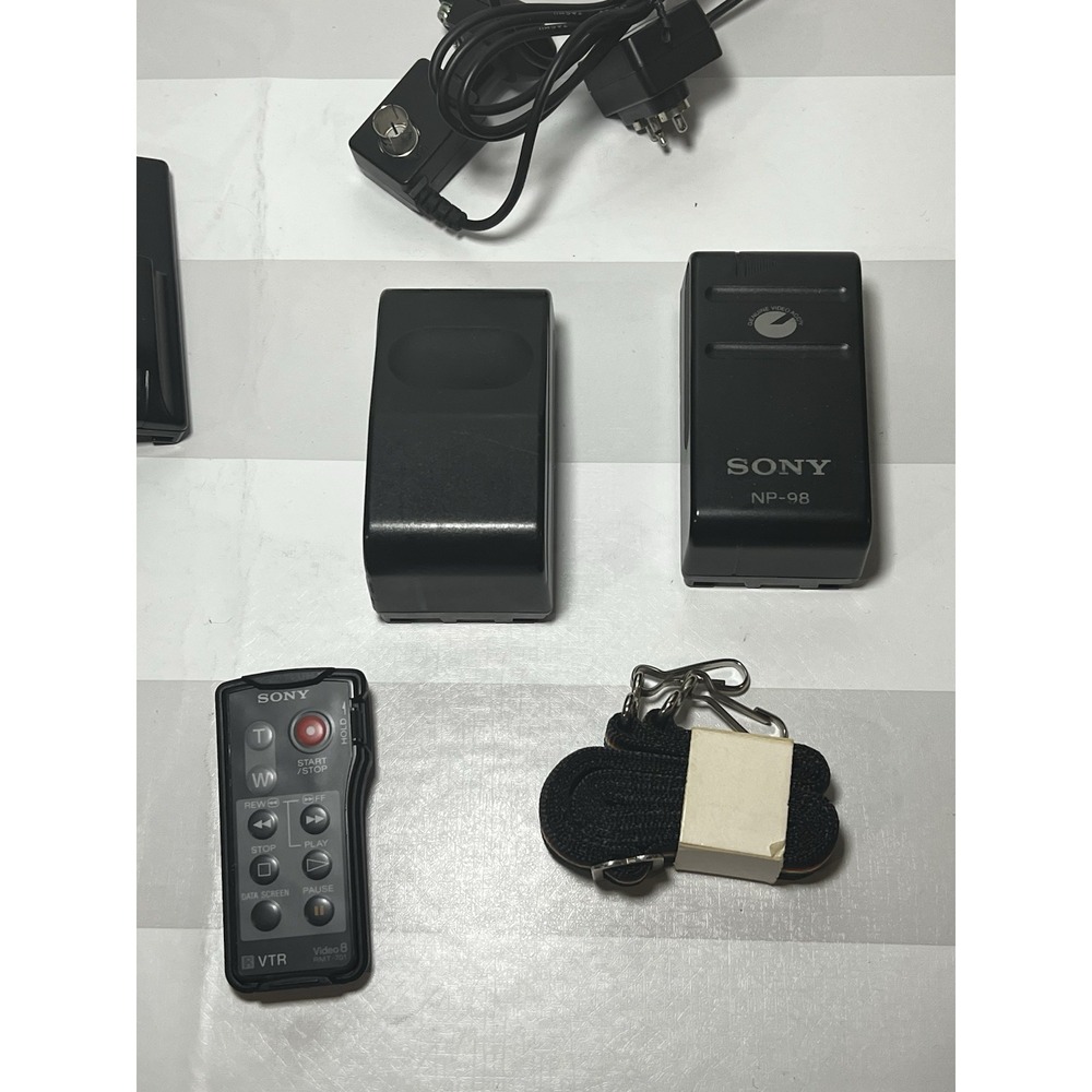 Sony Handycam CCD-TR71 Video 8 Camcorder Camera w Bag FOR PARTS OR REPAIR ONLY - Picture 11 of 14